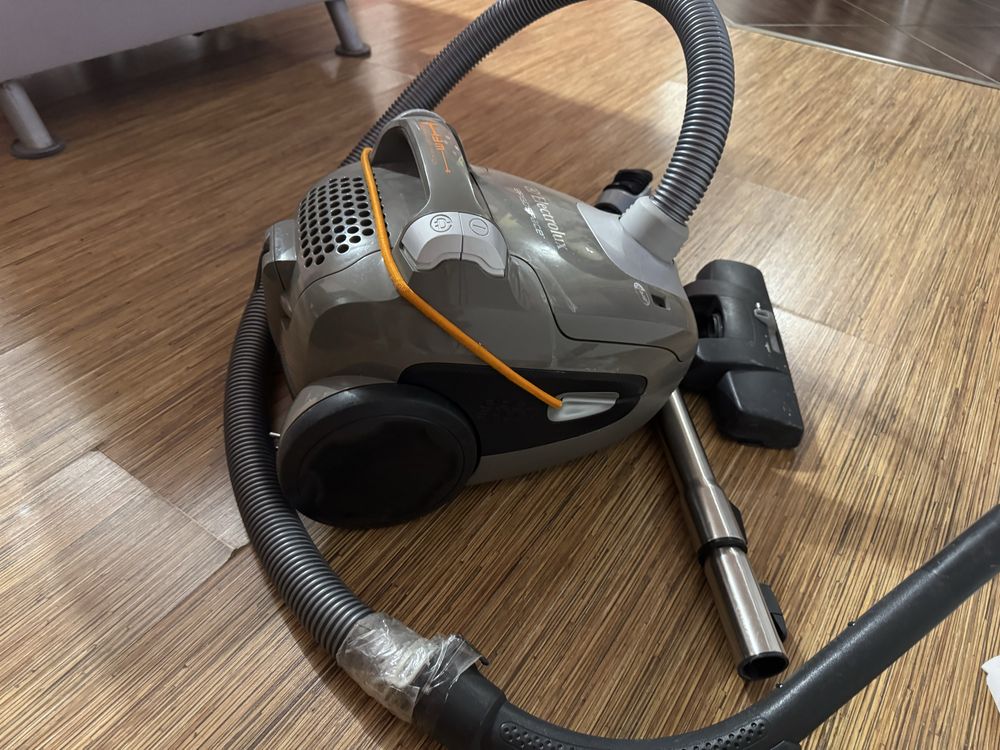 Пилосос electrolux ze330g