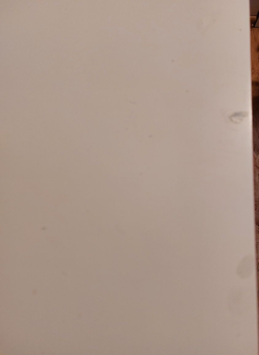 Biurko ikea z tablicą magnetyczną