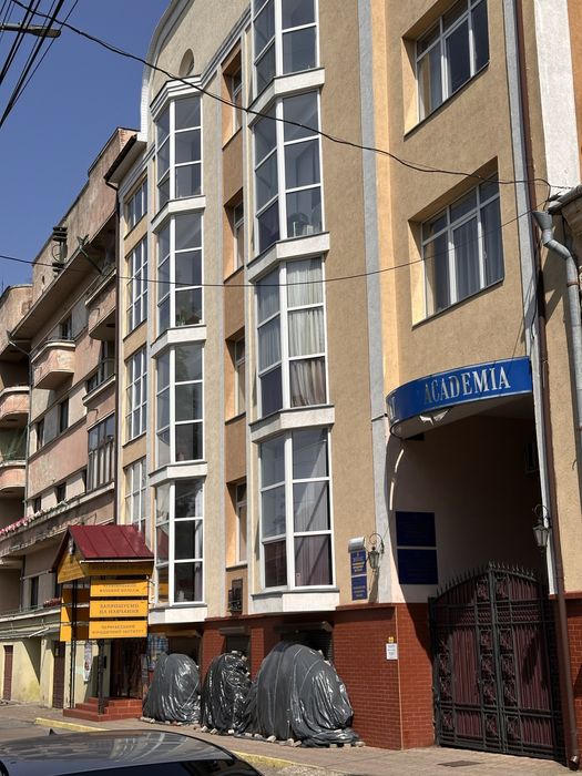 Для 2х—3-х дівчат студенток,вул Університетська, поруч ЧНУ, ОНЮА, БДМУ