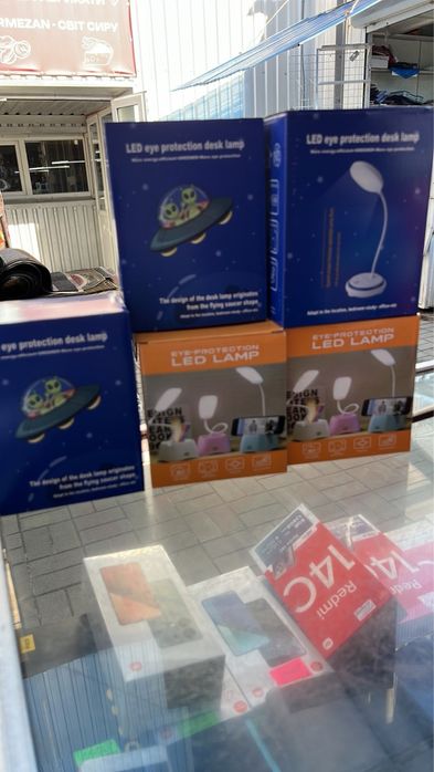 Настільна лампа та ліхтарики в руку та на лоб