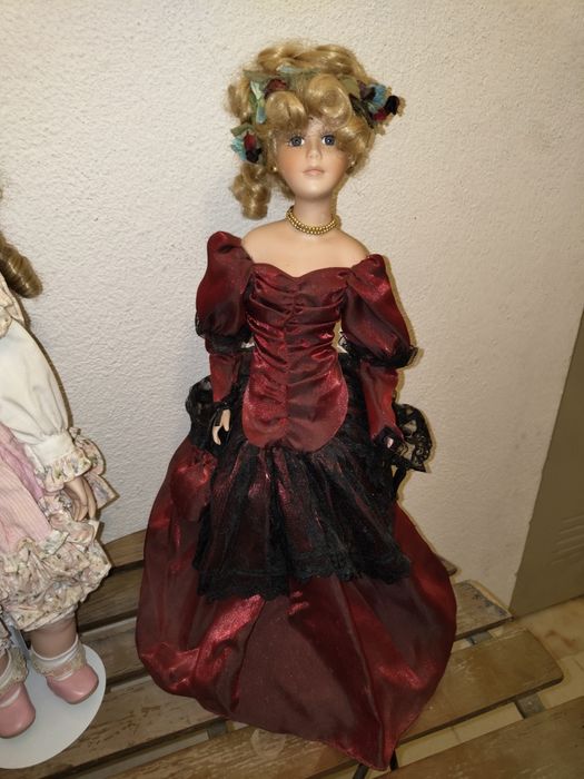 Bonecas de porcelana para coleção