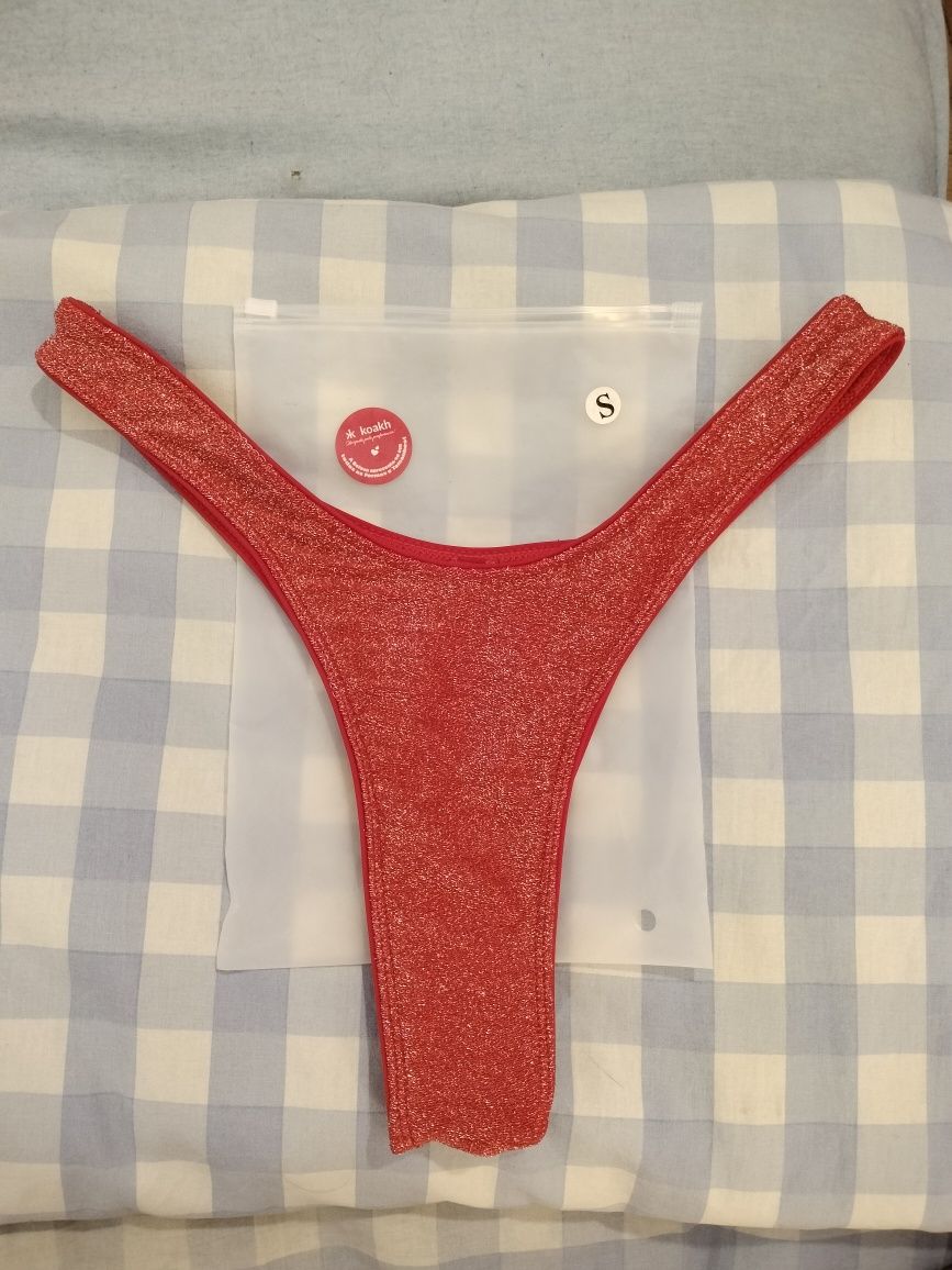 Biquíni vermelho brilhante novo