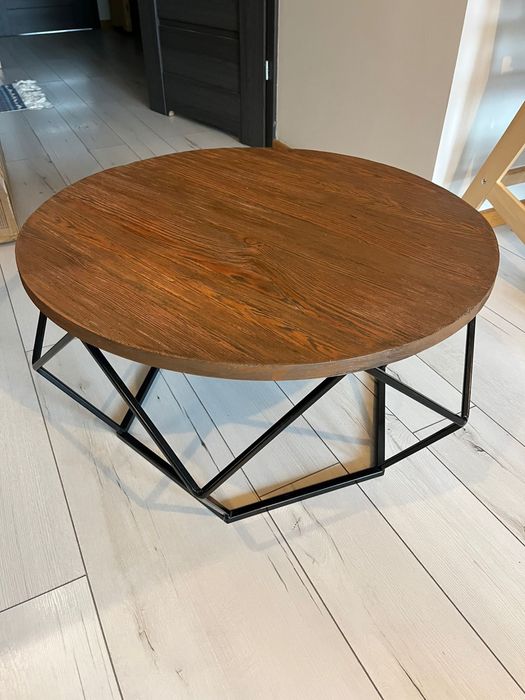 Stolik kawowy loft / industrialny – blat drewniany, orzech, Ø70 cm