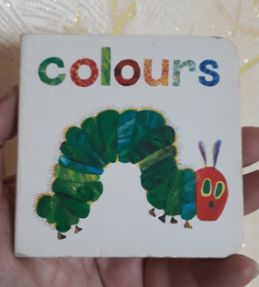 начальная книга английский язык цвета COLOURS детская картон британия