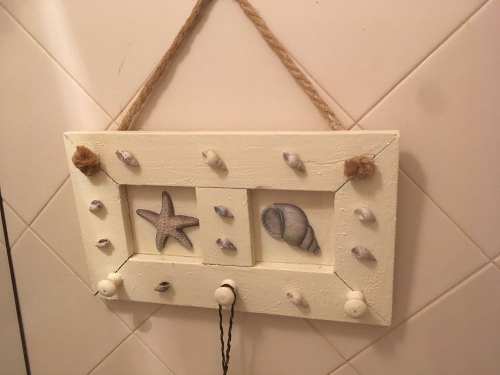 Decoraçao marina em madeira e conchas pintadas