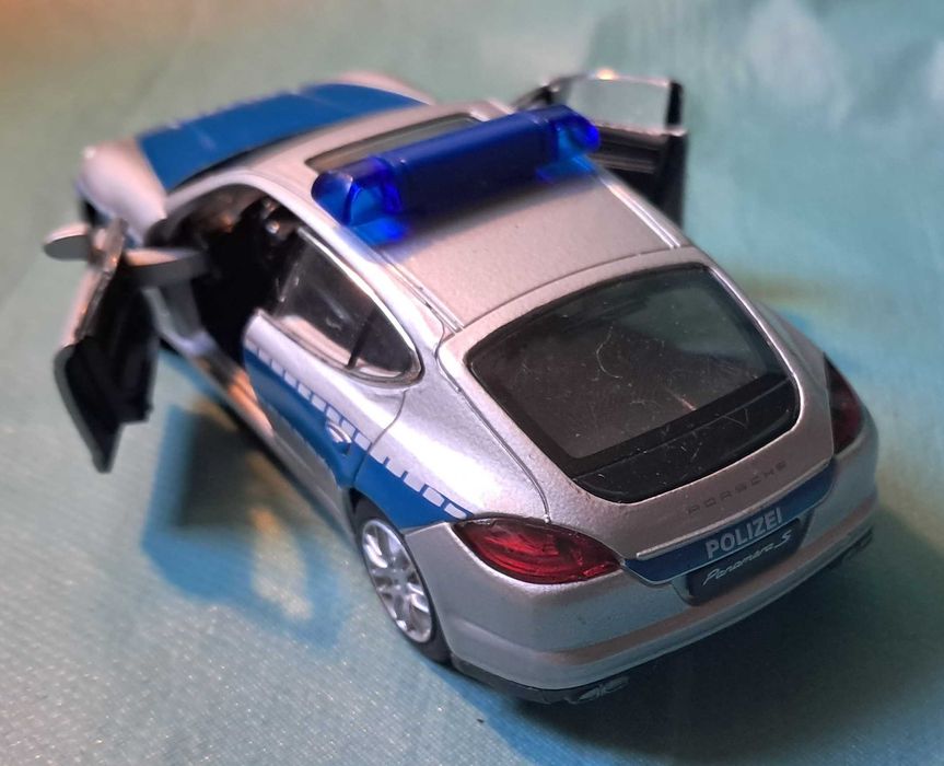 Autko, resorak Welly - Porsche Panamera S