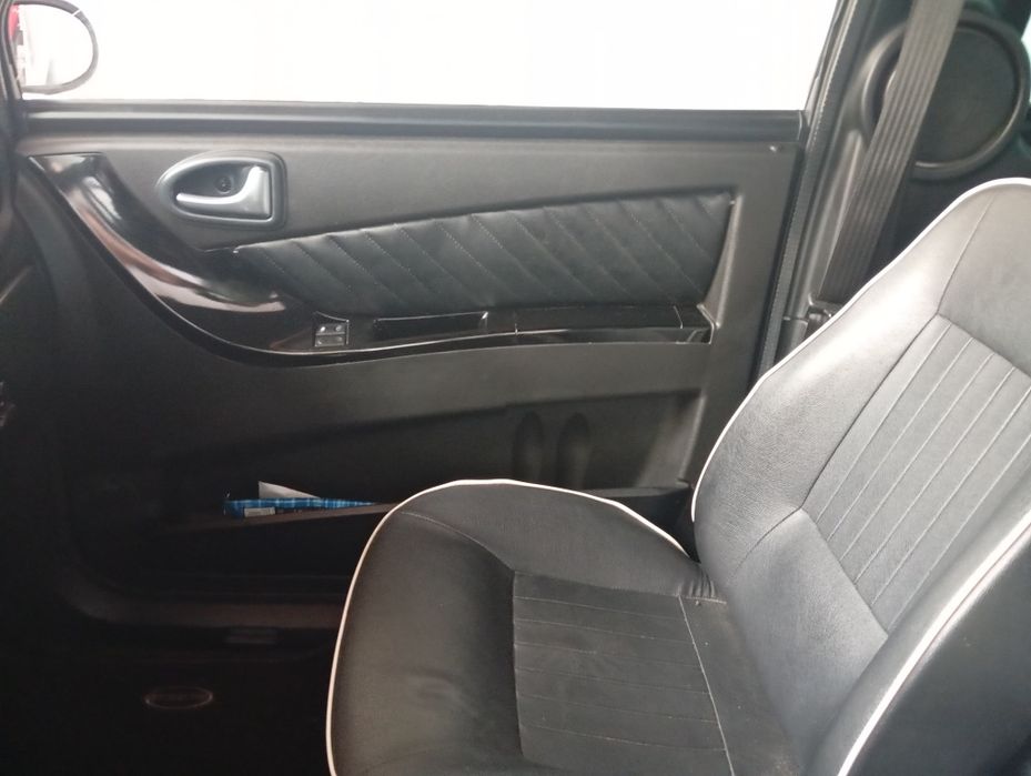 Microcar M8DCi cinza prata e preto