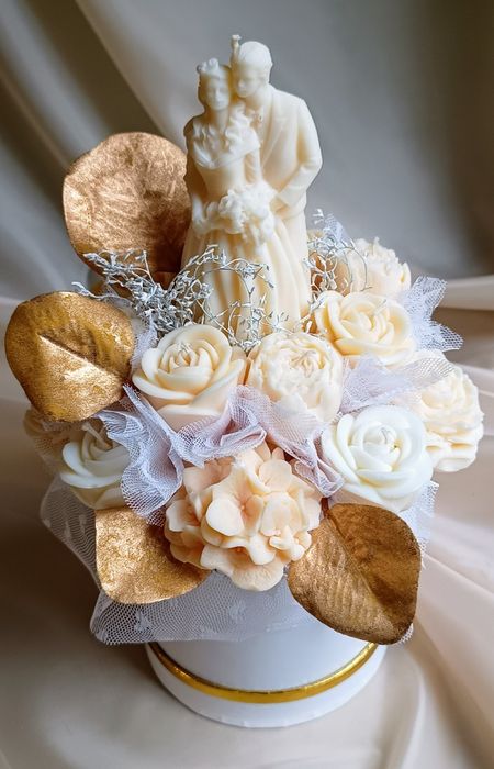 Flower Box ze świec sojowych ślubny z parą młodą