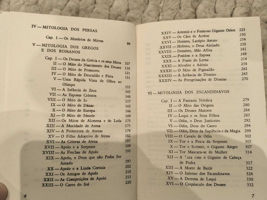 Livro "Deuses da Mitologia" de Manuel Rodrigues