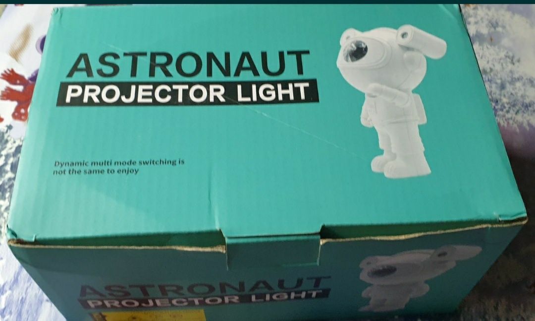 Новый ночник светильник проэктор  космонавт австронавт лазерный с ДУ
