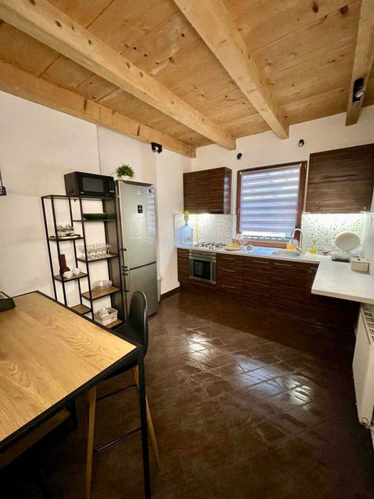 Будинок|Вілла в оренду на березі озера /10 осіб