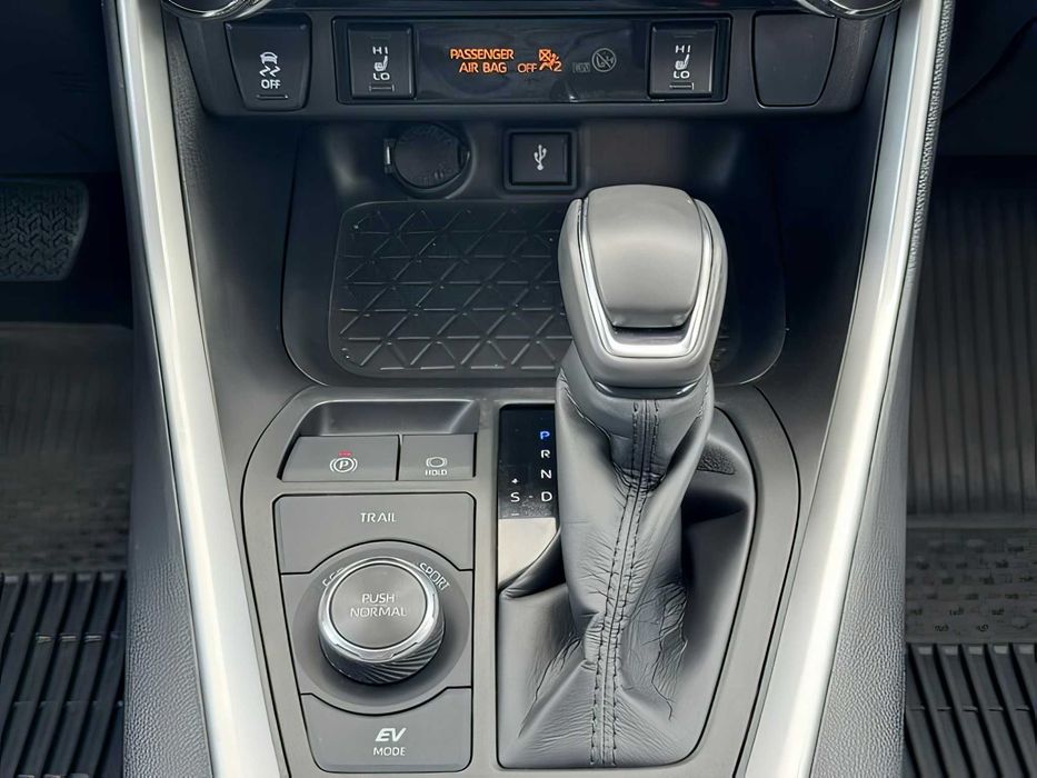 Toyota RAV4      2022