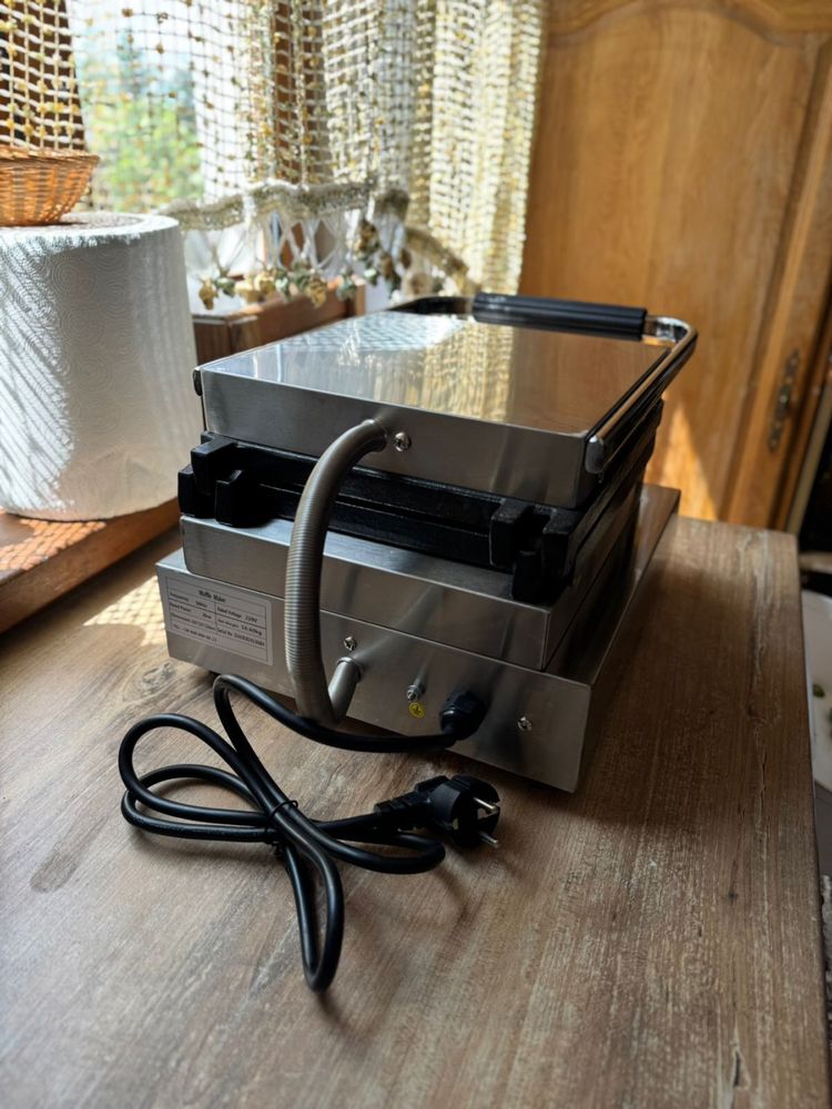 Вафельниця ZUVER Vier Quadrate 2000W квадратик 3х4