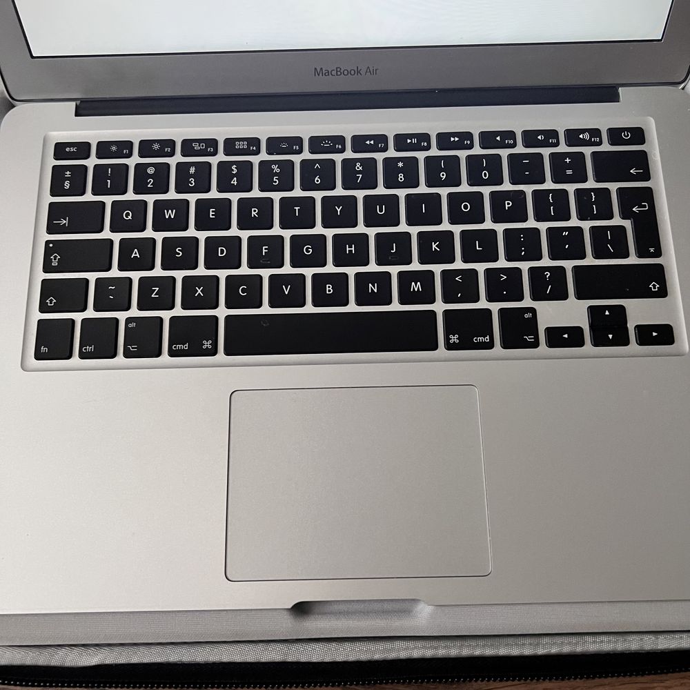 Apple Macbook Air 13” 8gb 256gb