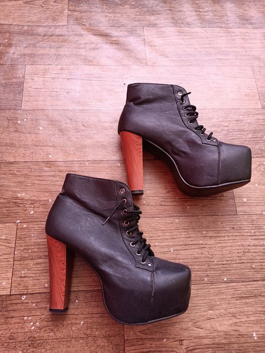 Buty na obcasie czarne