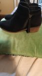 Buty rozm 37 zamszowe Dee Zee
