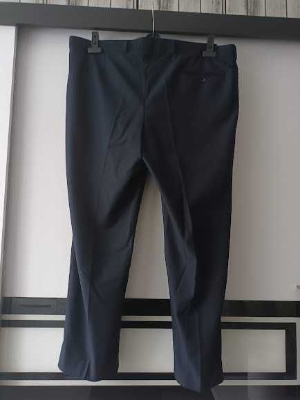 Garnitur męski, dwuczęściowy.