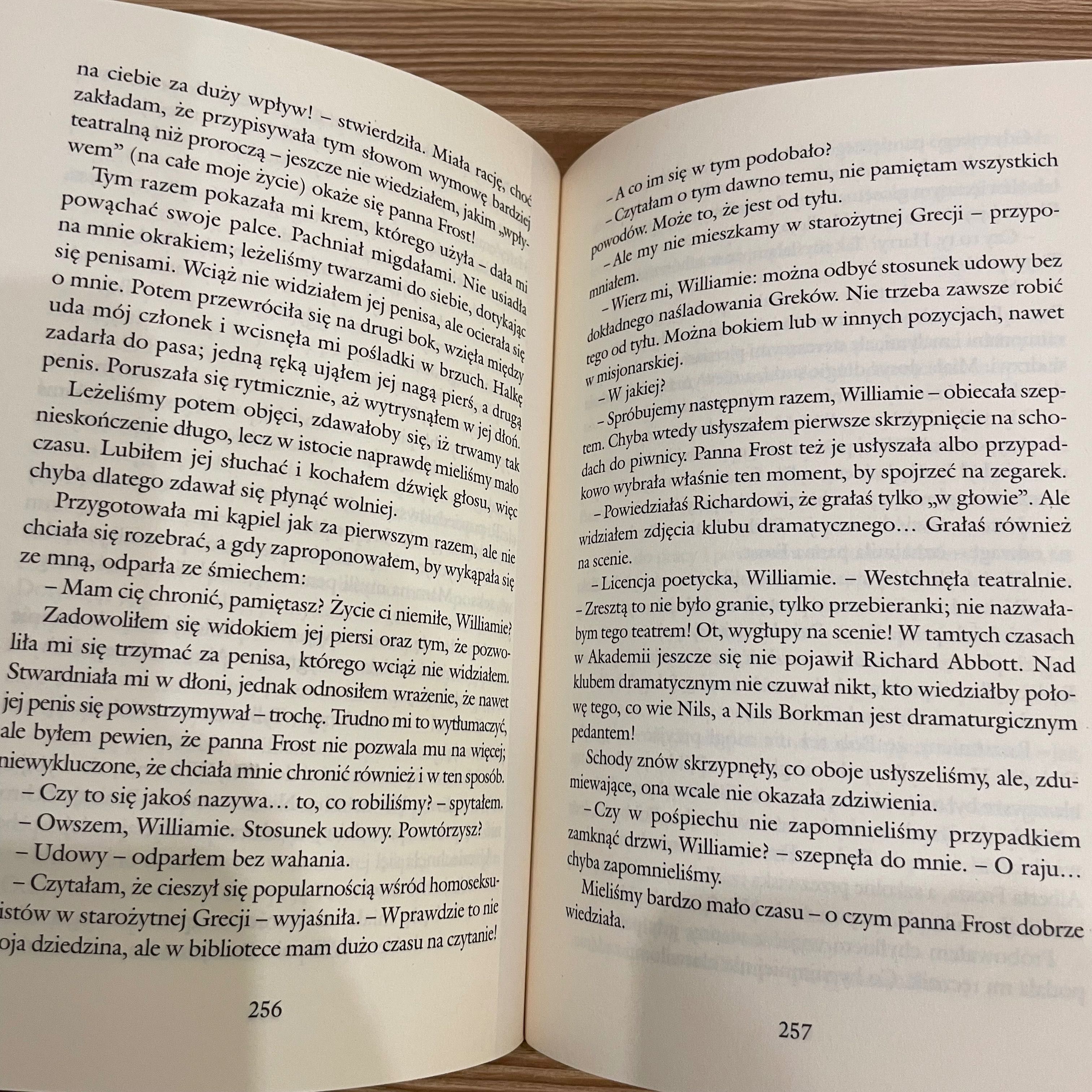 W jednej osobie, John Irving (miękka oprawa ze skrzydełkami)