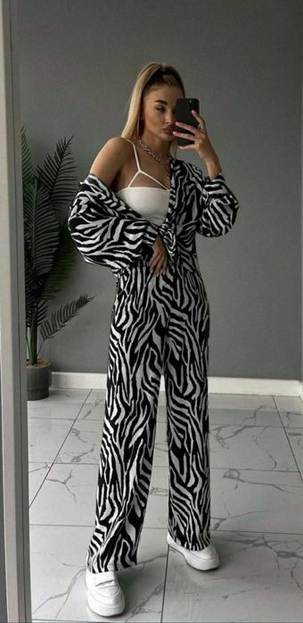 Женский легкий повседневный костюм брюки и рубашка зебра 42-44