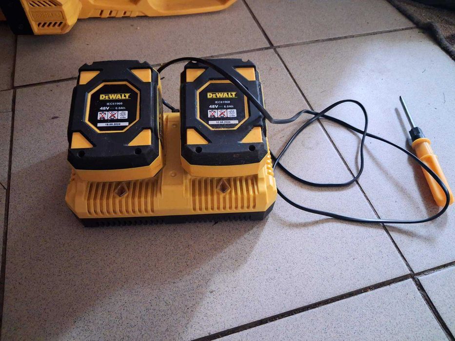 Пила ланцюгова акумуляторна безщіткова DeWALT DCM575X2