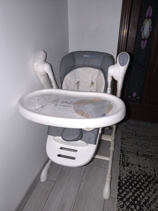 Стіл для годування-гойдалка 3 в 1 в дуже гарному стані.