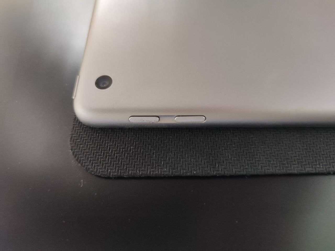 Apple iPad 5 (2017) Ємність: 32 гб