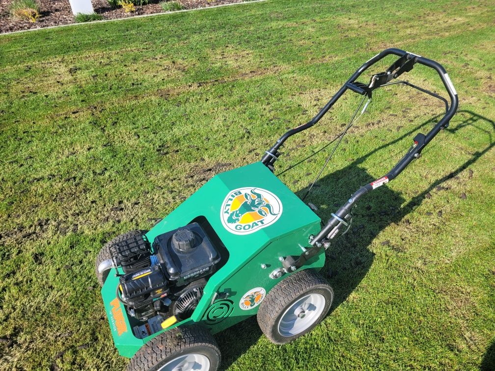 Wynajem Aeratora Aerator tłokowy, rurkowy Aeracja trawników piaskowani