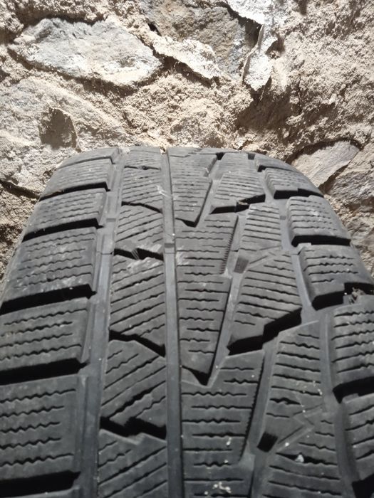 Продам зимню шину