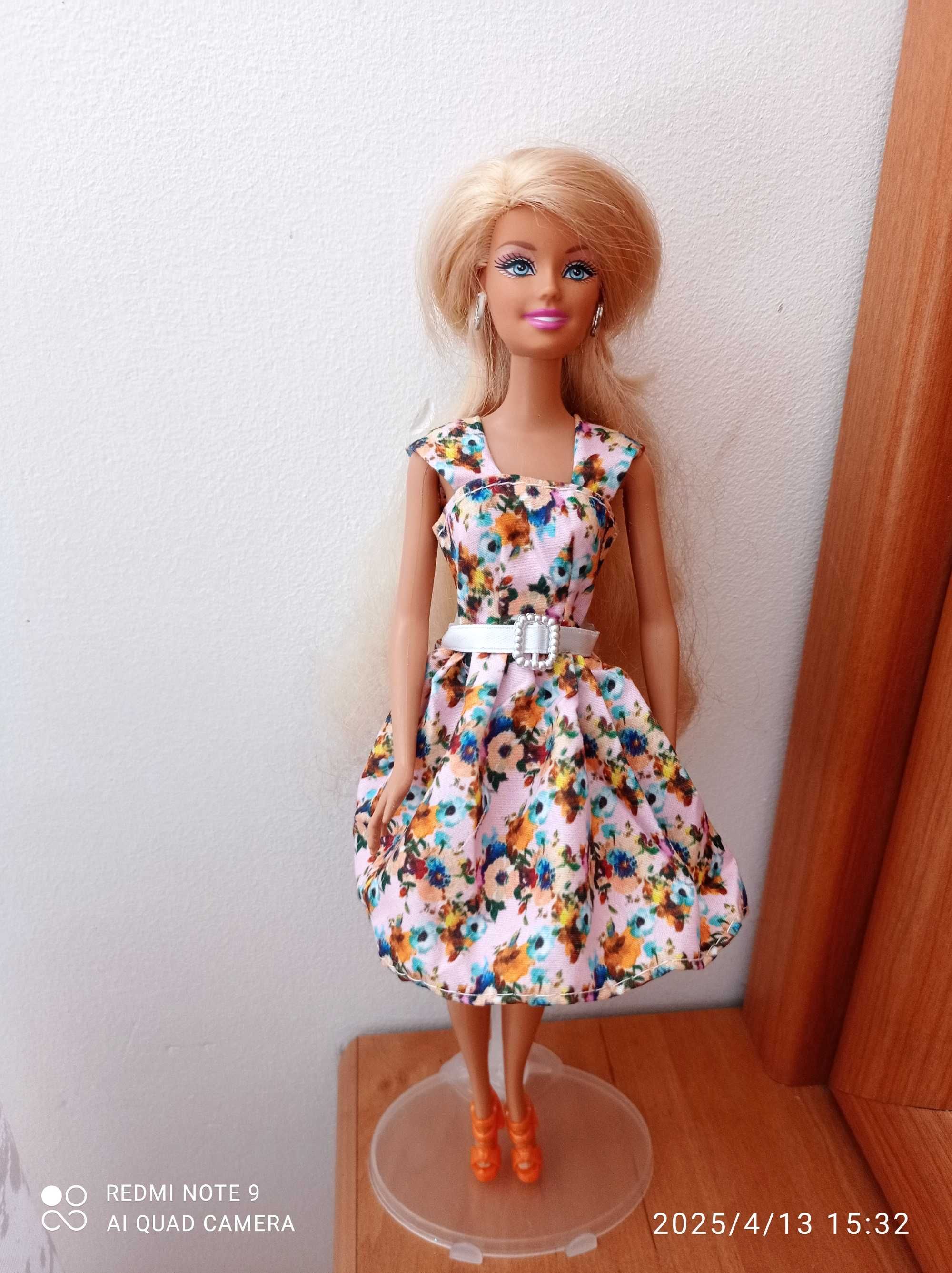 Ubranka dla Barbie - sukienka i buciki