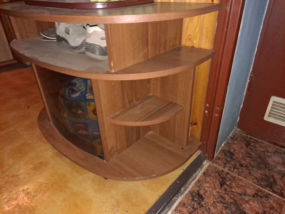 Stolik pod telewizor ze szybą