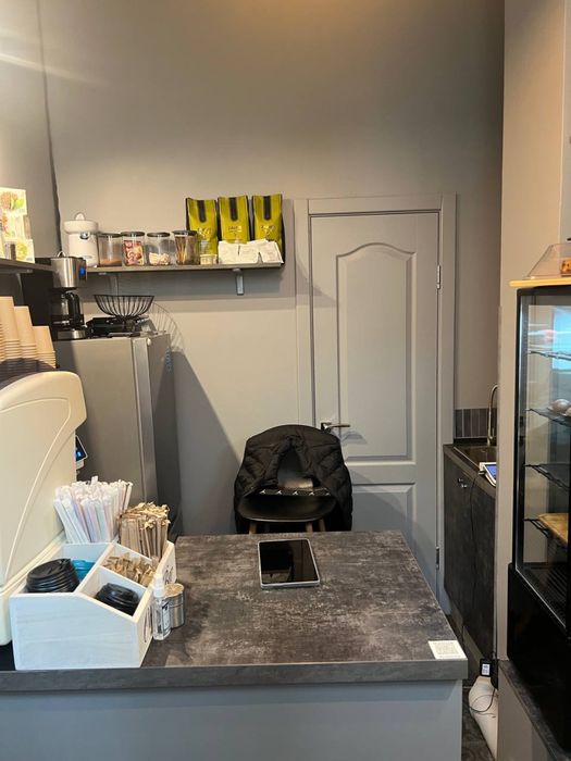 ТЕРМІНОВИЙ продаж кав’ярні (торг), фасад, прохідне місце