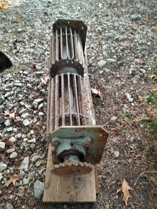 Rozsiewacz nawozu Fortschritt D038 Wał przedni wałek napinacza