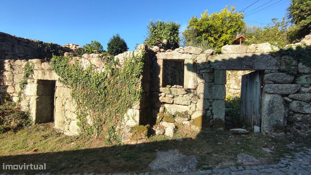 Moradia para restauro em Gondoriz, Terras de Bouro