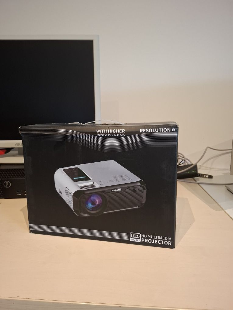 Projektor rzutnik LCD WiFi E500