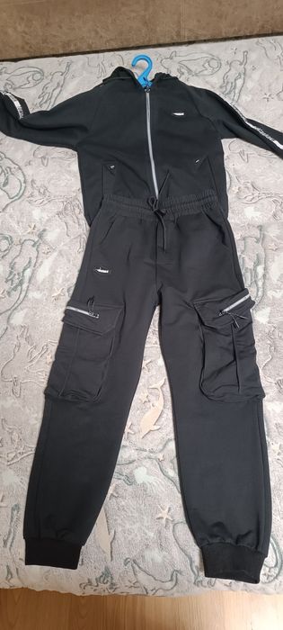 Продам спортивний костюм на хлопчика