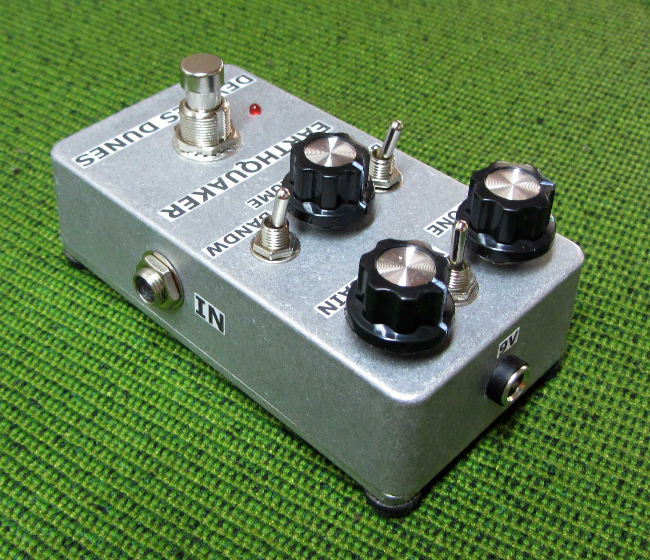 Efekt gitarowy Earthquaker Devices Dunes (klon)