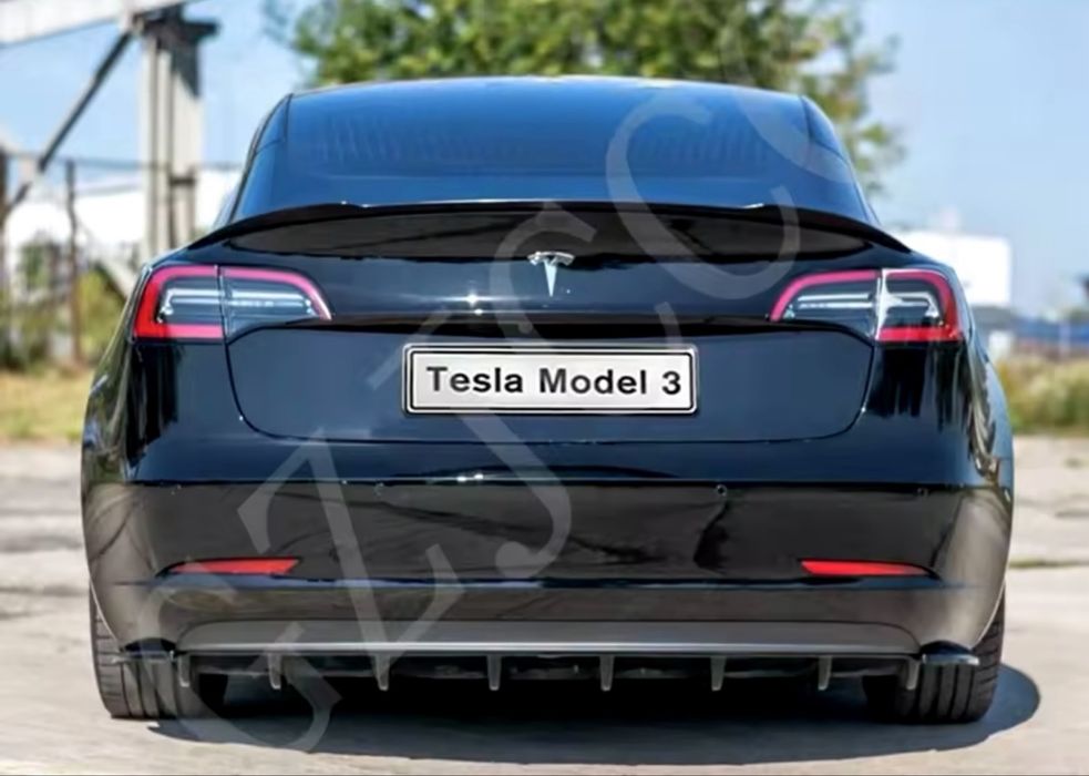 Накладка на задній бампер tesla3