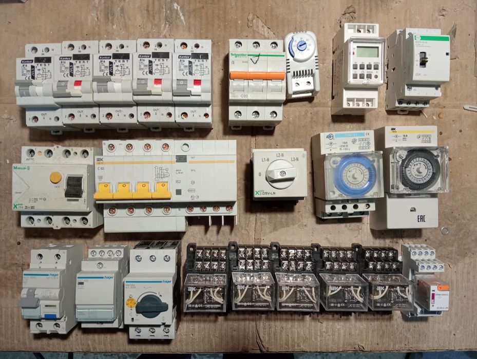 Автоматичні вимикачі, автоматика