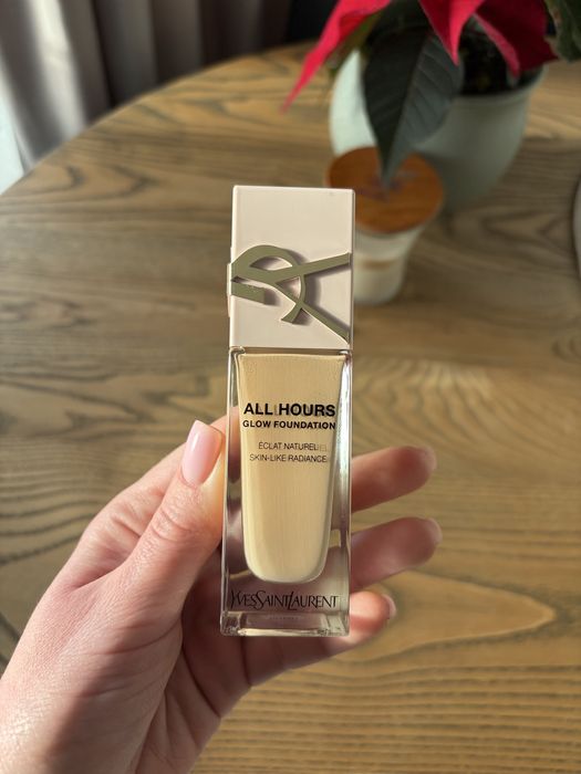 Тональний крем Yves Saint Laurent LN8