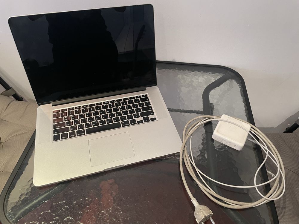 MacBook Pro (Retina, 15-inch, Mid 2015) - board avariada