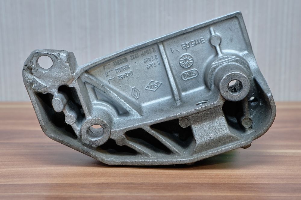 Кронштейн опори двигуна Рено К4М Меган 2 Сценік 2 Megane Scenic