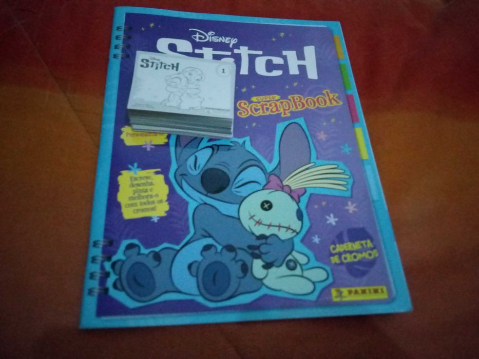 Vendo um lote 99 cromos Stitch (2025).