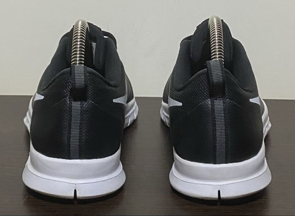 Спортивні кросівки Nike Flex Essential Tr / 25см