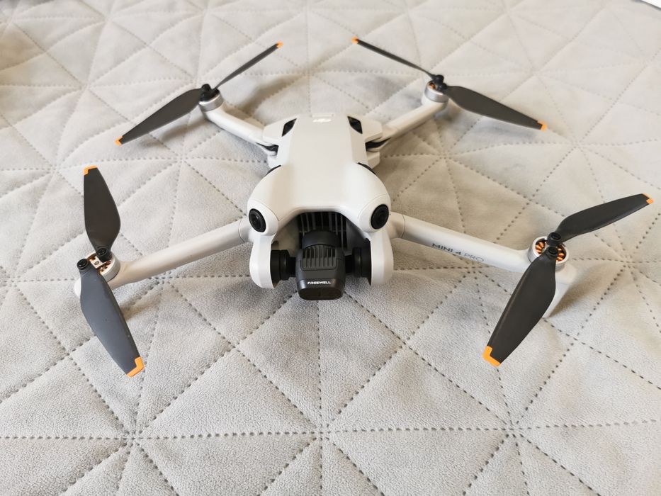 Dji mini 4pro Fly More Combo RC2