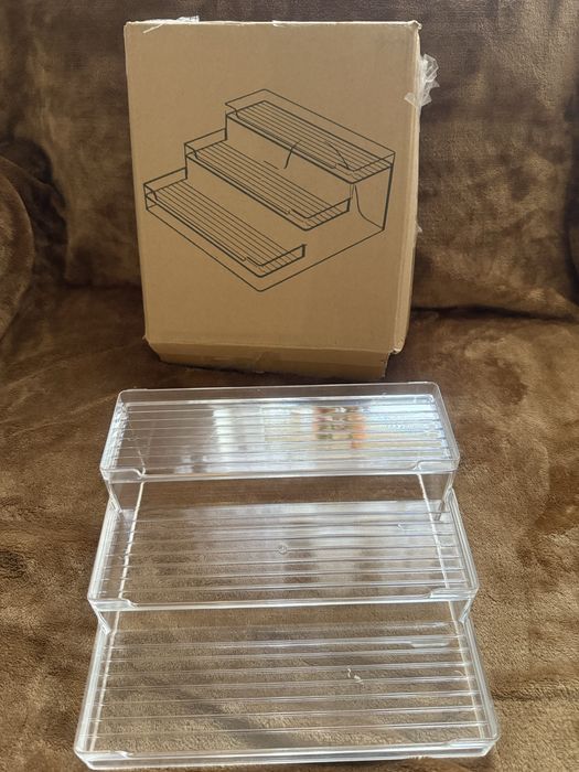 Przezroczysty stojak na produkty