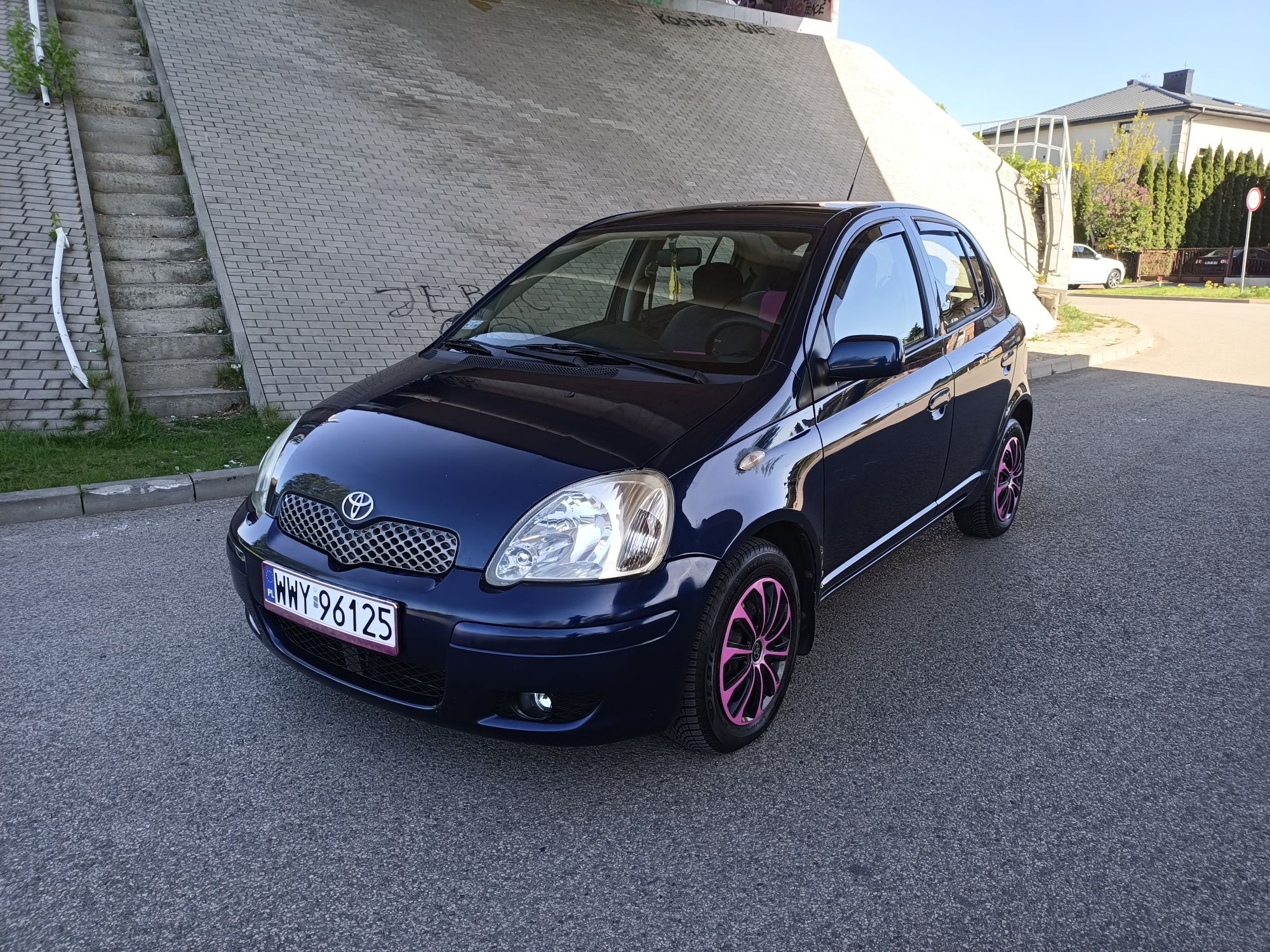 Sprzedam niezawodną Toyotę Yaris 1.3 benzyna.