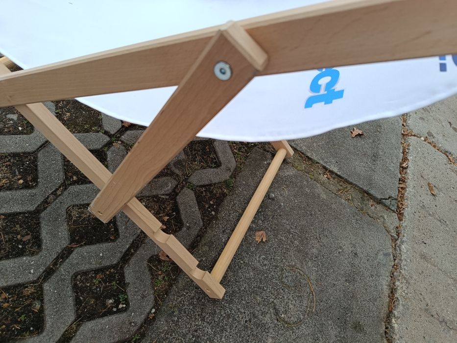 Drewniane krzesła ogrodowe