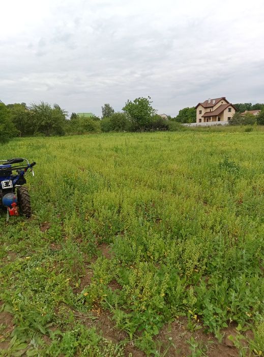 . Покос травы роторной косилкой.обработка целины