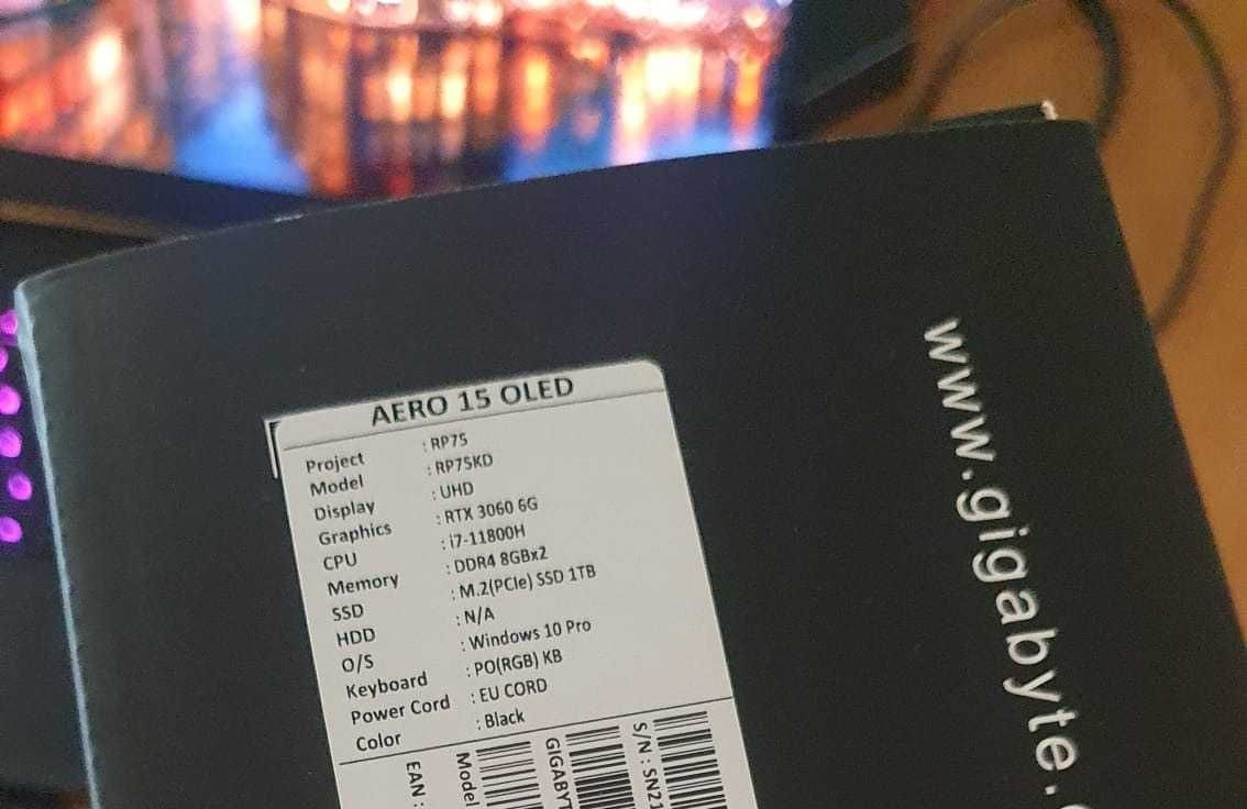 Computador portátil Gigabyte AERO 15 OLED
