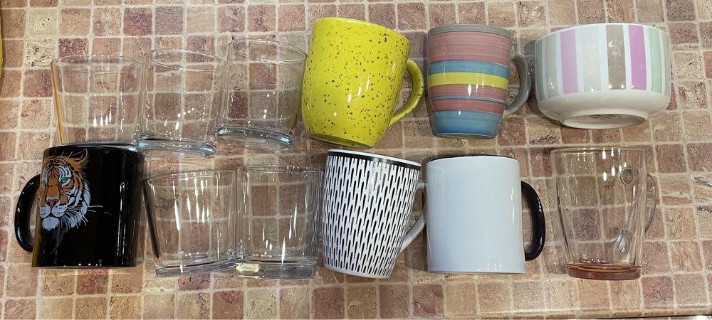 Чашки та стакани.